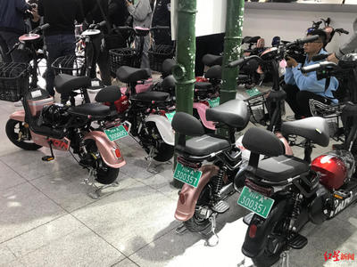买了车就能上路 成都全国首创电动自行车“带牌销售”新政解读